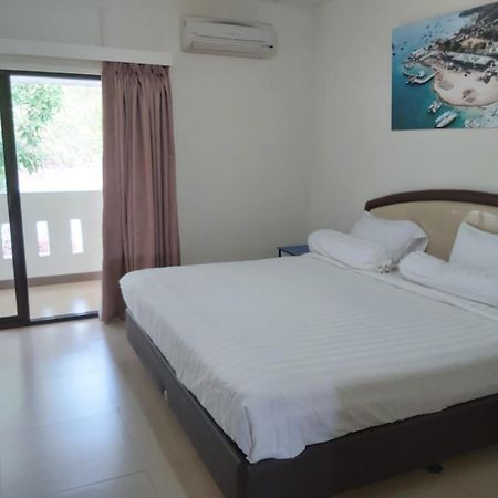 Hotel Larensia Labuan Bajo Szoba fotó