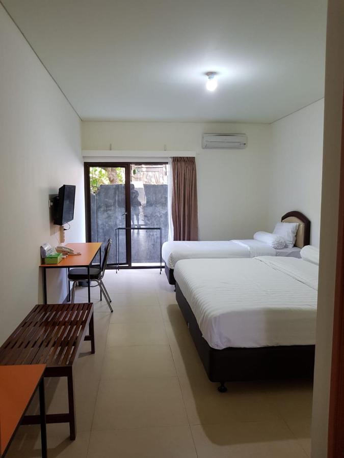 Hotel Larensia Labuan Bajo Kültér fotó