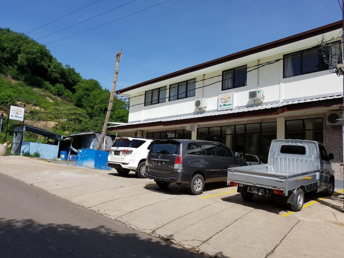 Hotel Larensia Labuan Bajo Kültér fotó