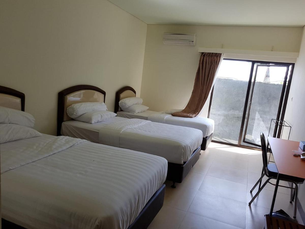 Hotel Larensia Labuan Bajo Kültér fotó
