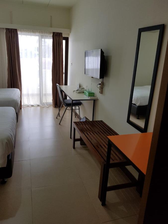 Hotel Larensia Labuan Bajo Kültér fotó