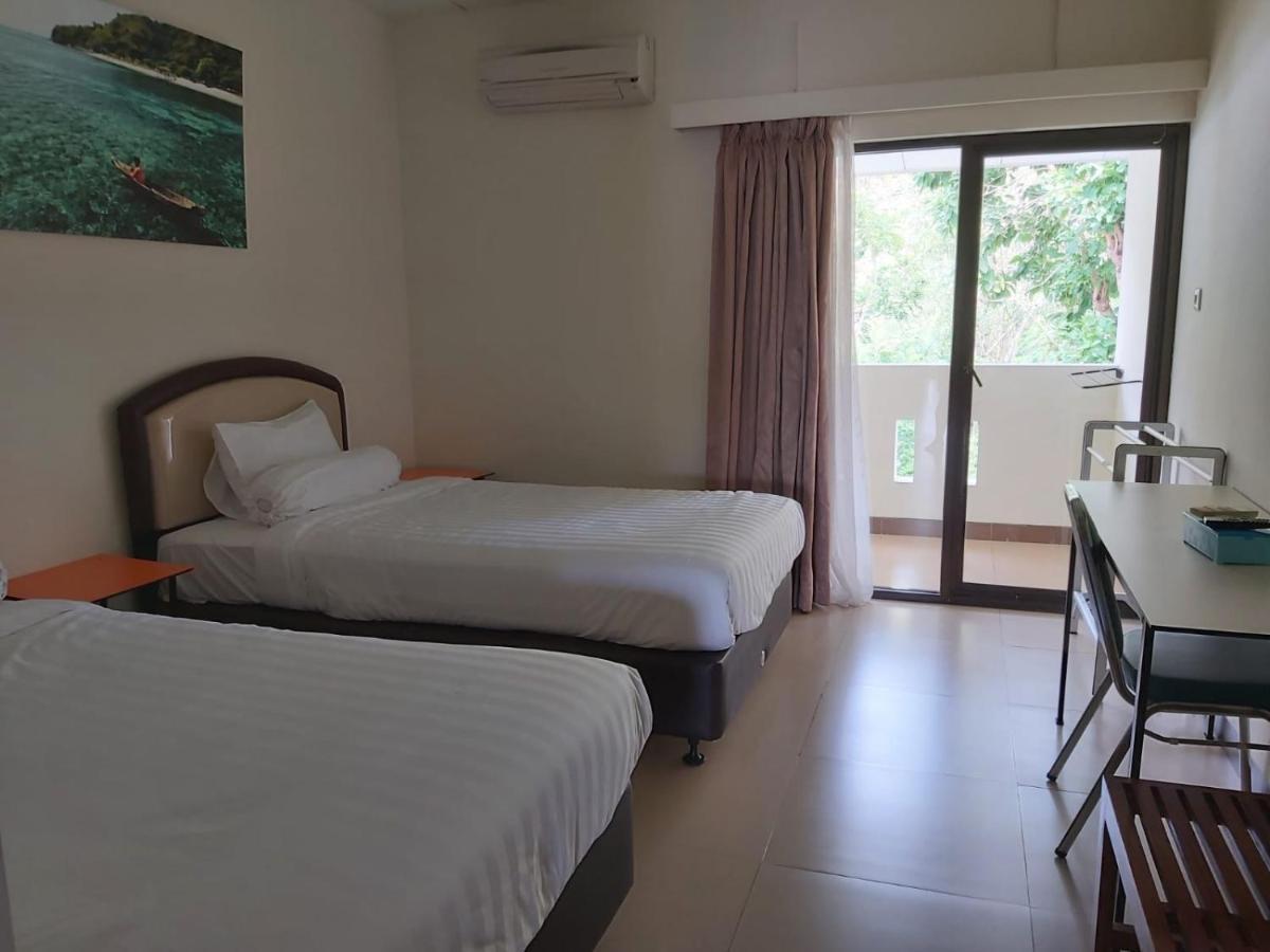 Hotel Larensia Labuan Bajo Kültér fotó