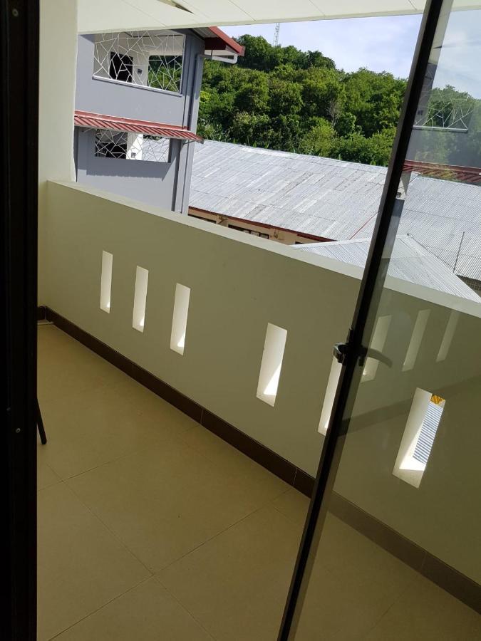 Hotel Larensia Labuan Bajo Kültér fotó