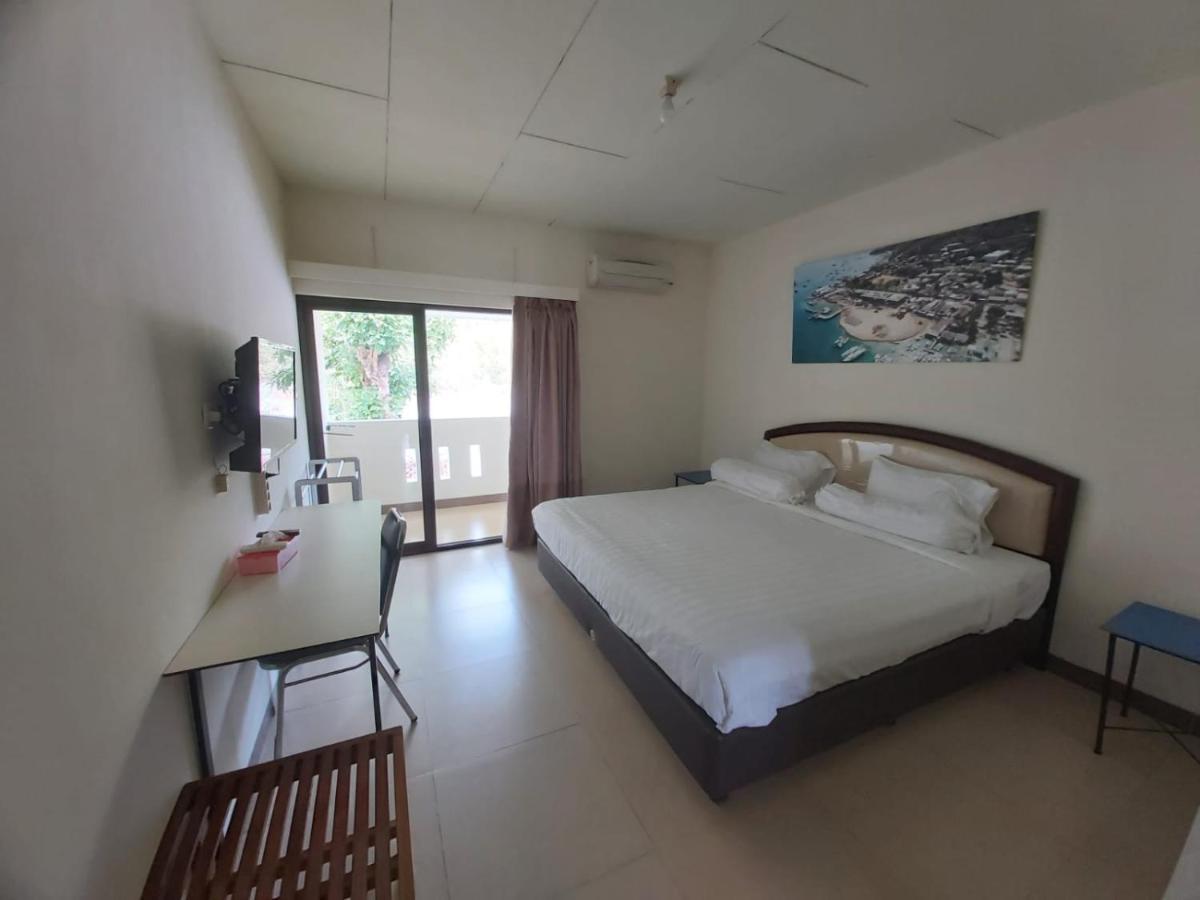Hotel Larensia Labuan Bajo Kültér fotó
