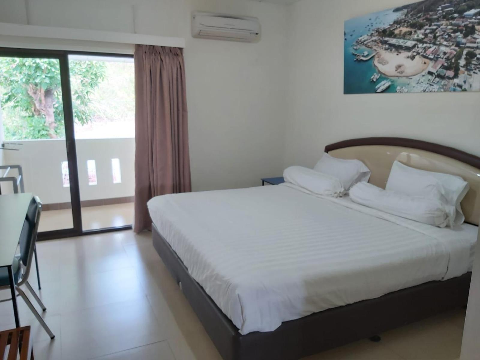 Hotel Larensia Labuan Bajo Szoba fotó